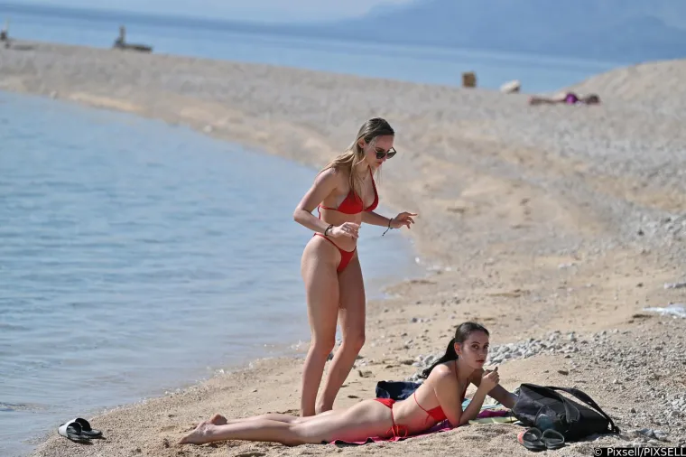 Kakva Ivana Knoll, kakva Severina, svi su gledali u ove dvije misteriozne afrodite na plaži u Makarskoj
