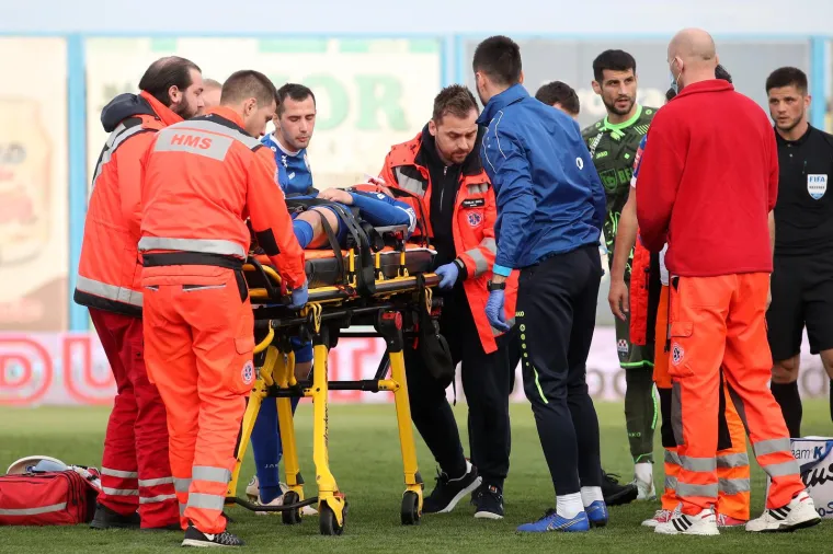 Stra&scaron;ne scene u Koprivnici: Nakon žestokog sudara potekla je krv, igrač hitno prebačen u bolnicu