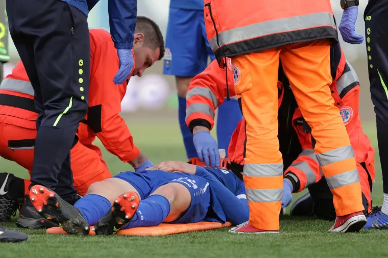 Nakon stra&scaron;nog sudara glavama igrač Belupa hitno prebačen u bolnicu