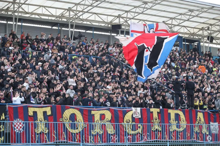 Ovo vam je možda promaklo u TV prijenosu: Pogledajte &scaron;to je Torcida napravila u Koprivnici