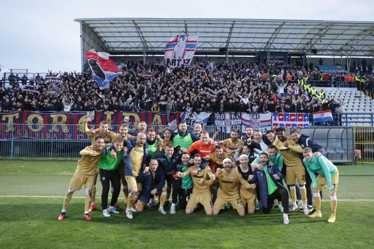 Ovo vam je možda promaklo u TV prijenosu: Pogledajte &scaron;to je Torcida napravila u Koprivnici