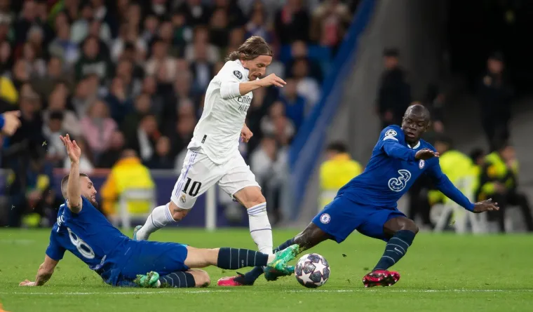 Ne može mu nitko ni&scaron;ta, od čarolije hrvatskog maestra svi padaju na tlo: Ovako je izgledao Modrićev nastup protiv Chelseaja