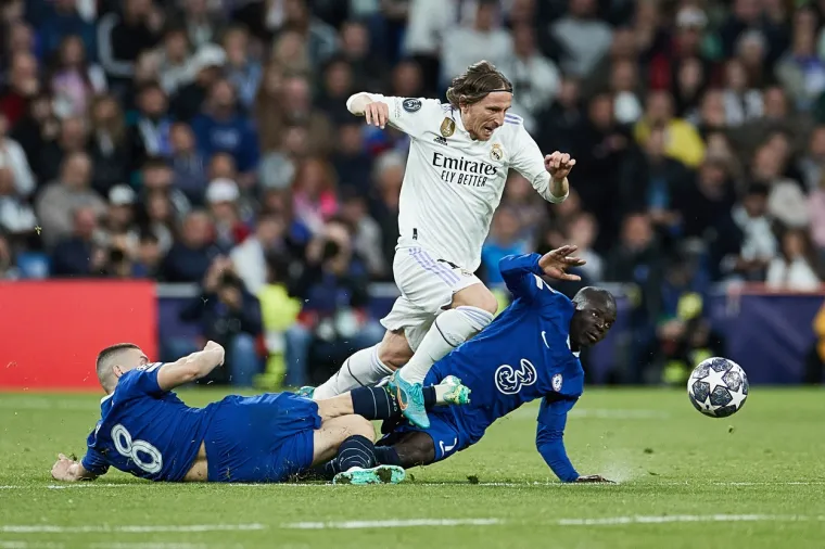 Ne može mu nitko ni&scaron;ta, od čarolije hrvatskog maestra svi padaju na tlo: Ovako je izgledao Modrićev nastup protiv Chelseaja