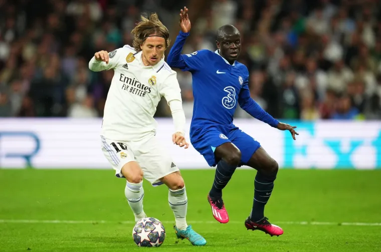 Ne može mu nitko ni&scaron;ta, od čarolije hrvatskog maestra svi padaju na tlo: Ovako je izgledao Modrićev nastup protiv Chelseaja