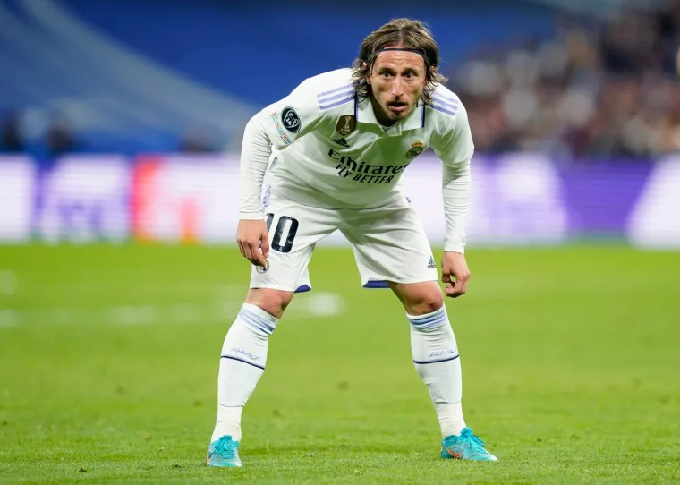 Ne može mu nitko ni&scaron;ta, od čarolije hrvatskog maestra svi padaju na tlo: Ovako je izgledao Modrićev nastup protiv Chelseaja