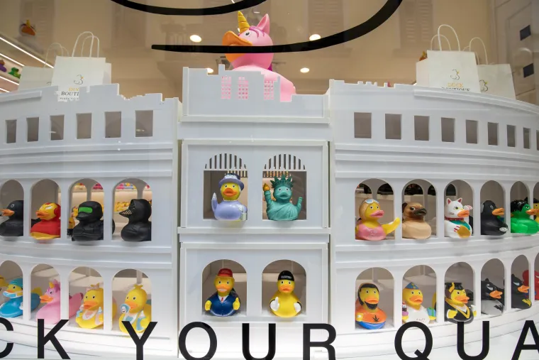 Gumene patkice dobile svoj dućan u Puli - nabildane, s krunom na glavi ili kao sirene i sve plutaju...