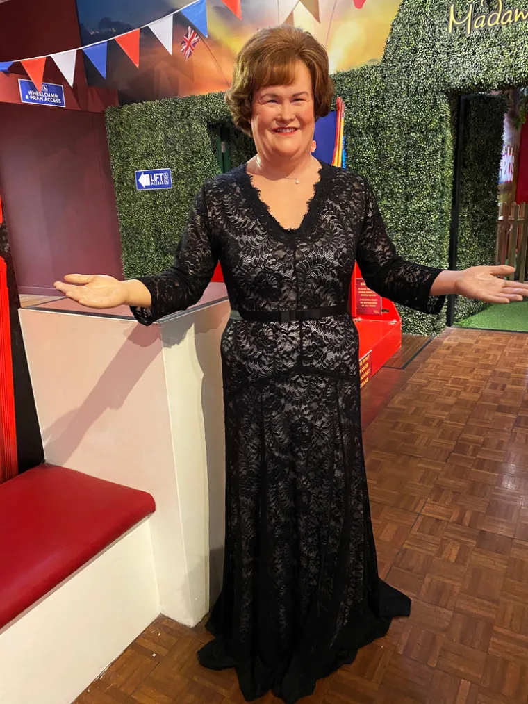 Ovo nije prvi put da se nastup &quot;samozatajne seljanke s nevjerojatnim glasom operne dive stavlja pod upitnik. Američka kolumnistica „New York Post“ Maureen Callahan još je 2010. napisala kako ima nečeg čudnog u tome kako brzo je Susanina pepeljugasta priča osvojila svijet. 