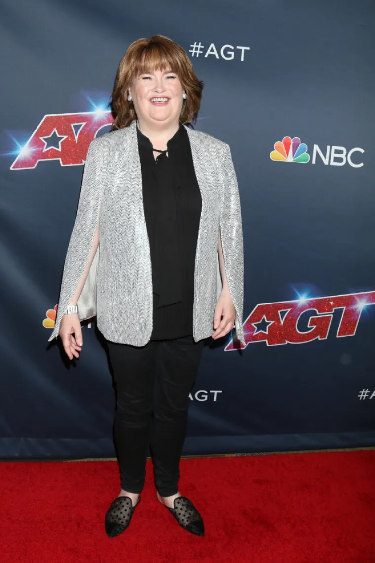 Nakon toga je doznala da je jedan od sudaca u showu Simon Cowell radio na ugovorima za snimanje filma i albuma Susan Boyle, te je postala uvjerena da je Cowell na neki način zasolio čitavu tu priču.