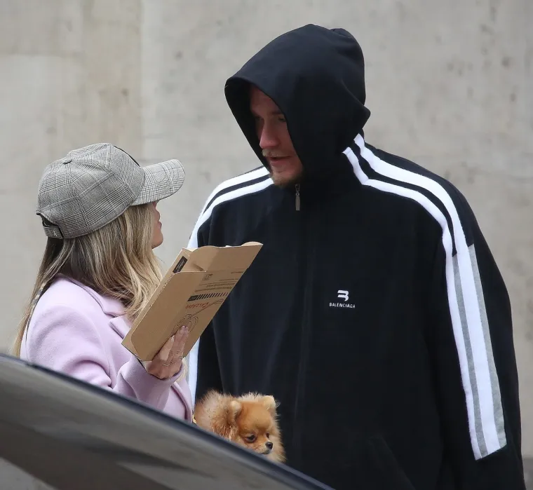 Paparazzi na ulici &lsquo;ulovili&rsquo; Dilettu Leottu, susrela se s misterioznim mu&scaron;karcem, a jedan detalj ukrao je svu pažnju