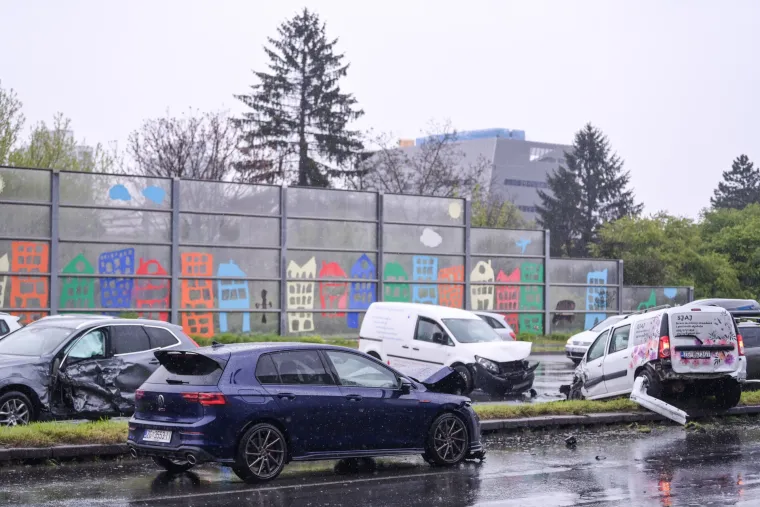 Krš i lom na Slavonskoj aveniji: Sudarila se vozila u oba smjera, ima ozlijeđenih
