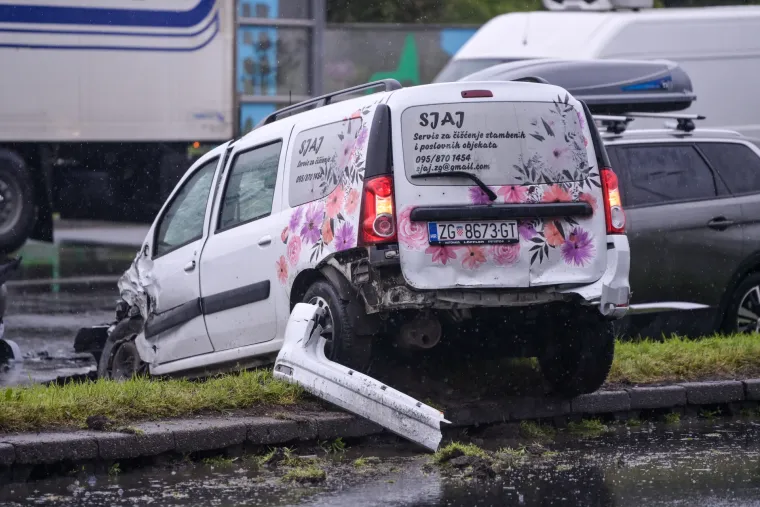 Krš i lom na Slavonskoj aveniji: Sudarila se vozila u oba smjera, ima ozlijeđenih