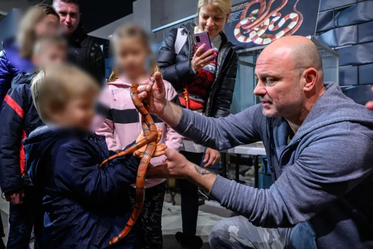 Samo za hrabre! Otvorena izložba zmija i paukova, oni najmlađi držali ih u rukama