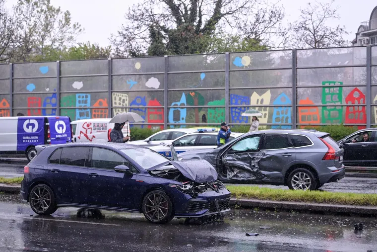 Pogledajte kr&scaron; i lom na Slavonskoj aveniji: Sudarilo se pet vozila, nastala je guža