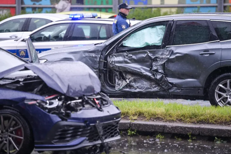 Pogledajte kr&scaron; i lom na Slavonskoj aveniji: Sudarilo se pet vozila, nastala je guža