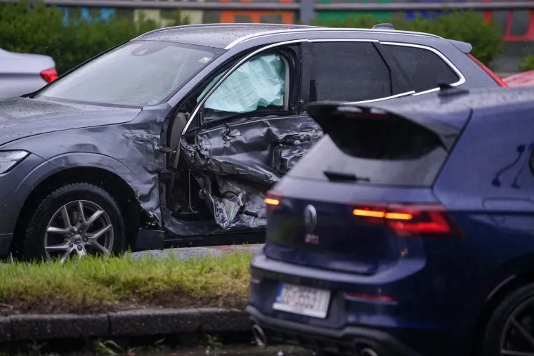 Pogledajte kr&scaron; i lom na Slavonskoj aveniji: Sudarilo se pet vozila, nastala je guža