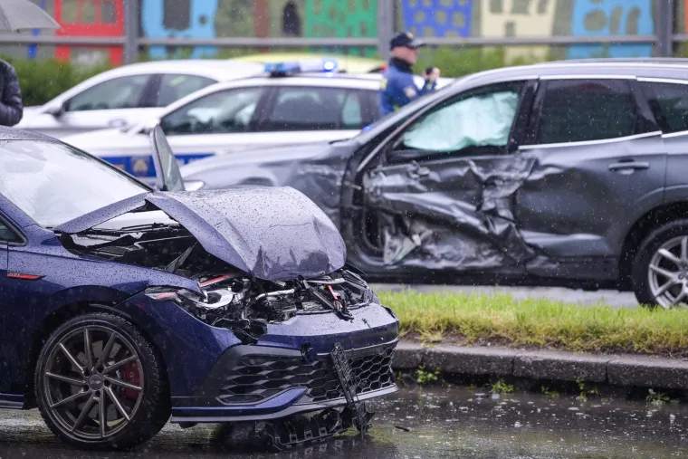 Pogledajte kr&scaron; i lom na Slavonskoj aveniji: Sudarilo se pet vozila, nastala je guža