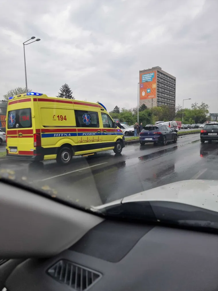 Pogledajte kr&scaron; i lom na Slavonskoj aveniji: Sudarilo se pet vozila, nastala je guža