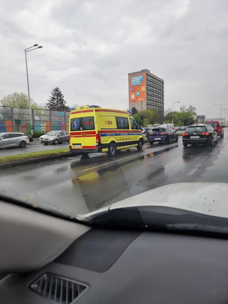 Pogledajte kr&scaron; i lom na Slavonskoj aveniji: Sudarilo se pet vozila, nastala je guža