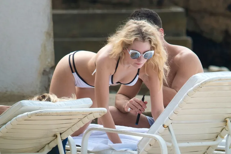 Polusestra slavne manekenke izgleda fenomenalno u svim bikini izdanjima, teško ćete izdvojiti najbolji outfit