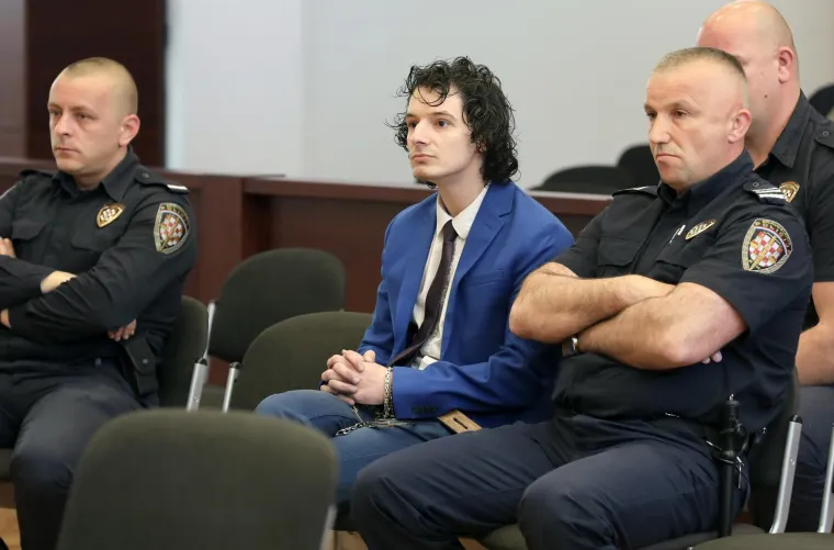 Nastavljeno suđenje za trostruko ubojstvo u Splitu: Filip Zavadlav se na sudu pojavio u plavom odijelu