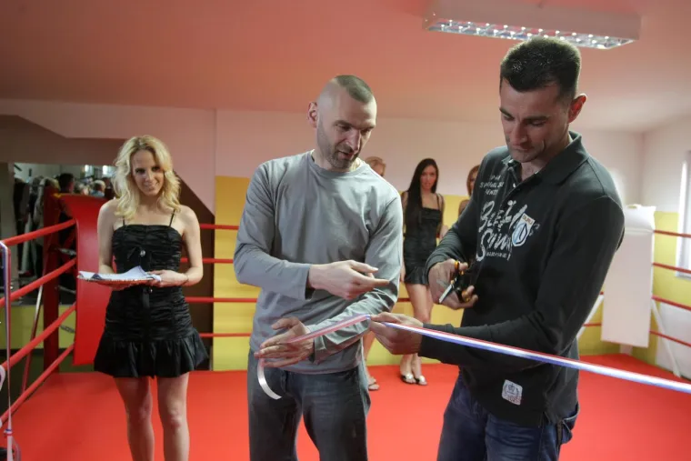 Jeste li znali da je Željko Mavrović ušao u ring sa Simonom Gotovac? Bilo je to jako davno, a sada su isplivale fotke i spektakularne su