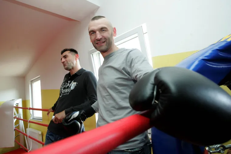 Jeste li znali da je Željko Mavrović ušao u ring sa Simonom Gotovac? Bilo je to jako davno, a sada su isplivale fotke i spektakularne su