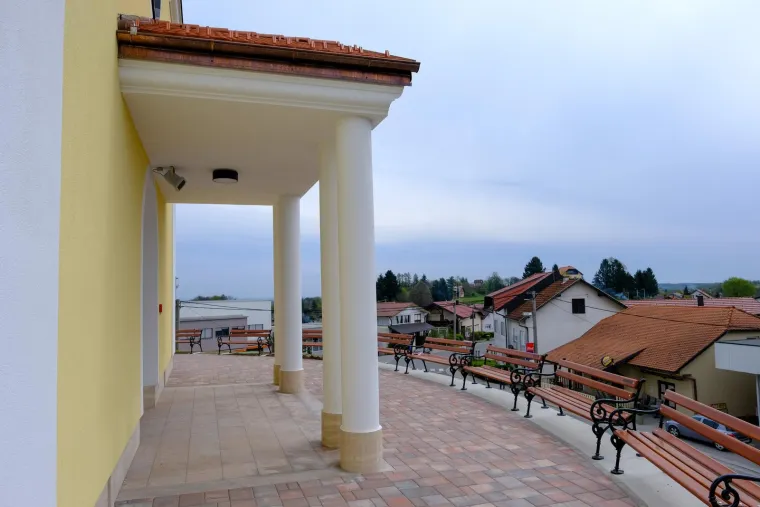 Crkva u Kravarskom postala je simbol stradanja u potresu. Nakon dvije i pol godine, potpuno je obnovljena