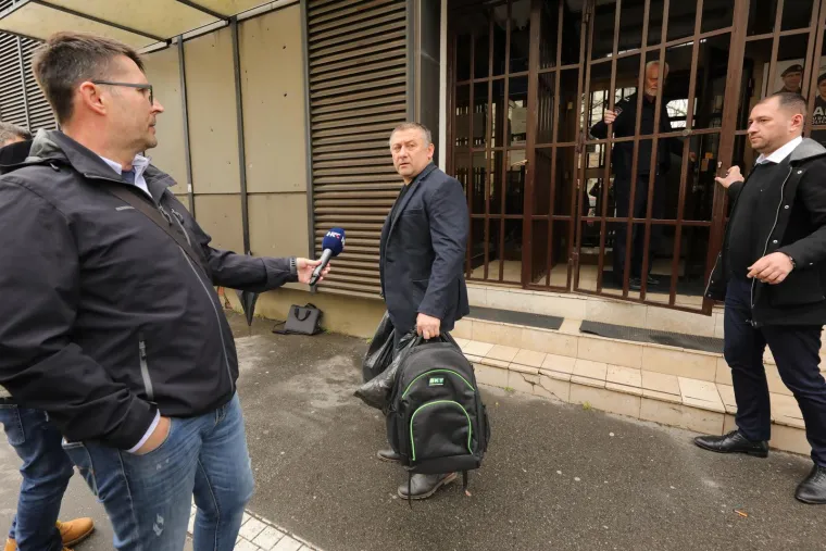 Damir Dekanić pušten je na slobodu: U vrećama za smeće iznio je sve što je imao u pritvoru