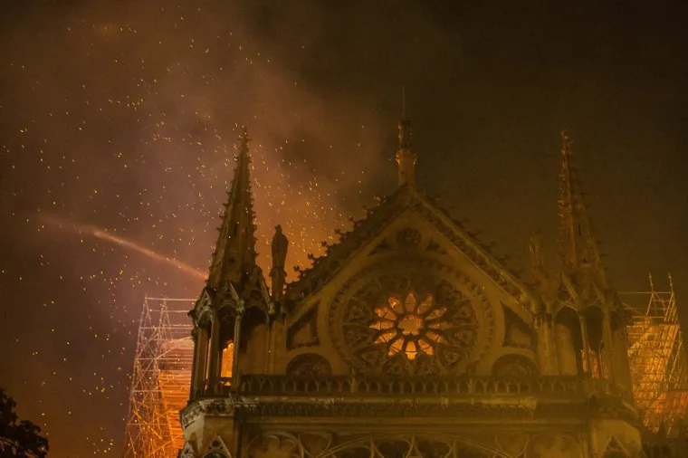Prije četiri godine planula je katedrala Notre Dame: Vatrogasci su se s plamenom stihijom borili 15 sati