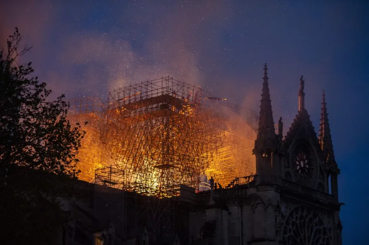 Prije četiri godine planula je katedrala Notre Dame: Vatrogasci su se s plamenom stihijom borili 15 sati