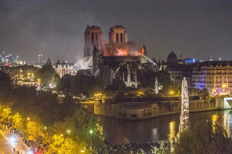 Prije četiri godine planula je katedrala Notre Dame: Vatrogasci su se s plamenom stihijom borili 15 sati