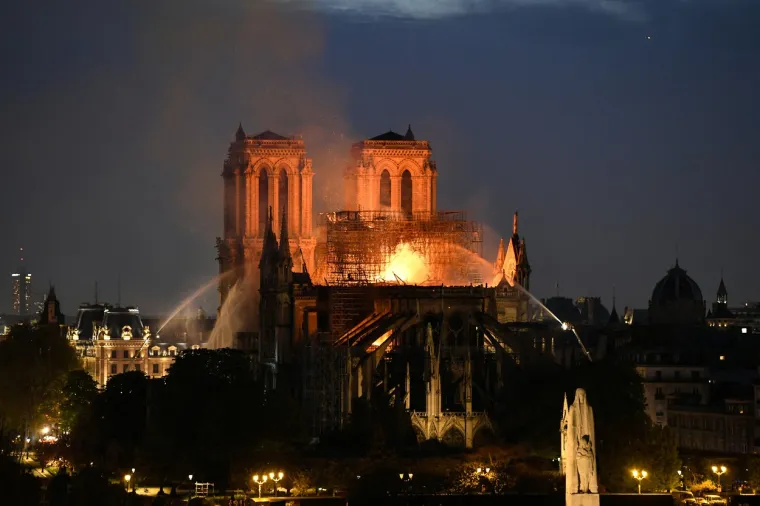Prije četiri godine planula je katedrala Notre Dame: Vatrogasci su se s plamenom stihijom borili 15 sati