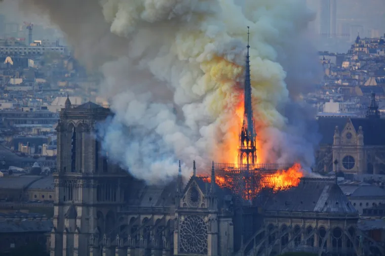 Prije četiri godine planula je katedrala Notre Dame: Vatrogasci su se s plamenom stihijom borili 15 sati