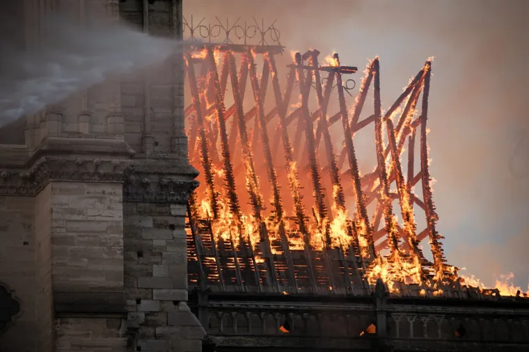 Prije četiri godine planula je katedrala Notre Dame: Vatrogasci su se s plamenom stihijom borili 15 sati