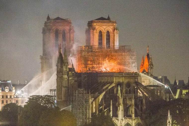 Prije četiri godine planula je katedrala Notre Dame: Vatrogasci su se s plamenom stihijom borili 15 sati
