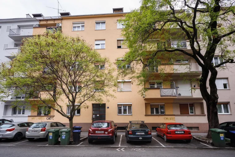 Ovo je balkon u Zagrebu o kojem bruji Hrvatska: Vlasnica nije ba&scaron; sretna &scaron;to je postala vijest dana i to je novinarima jasno dala do znanja...