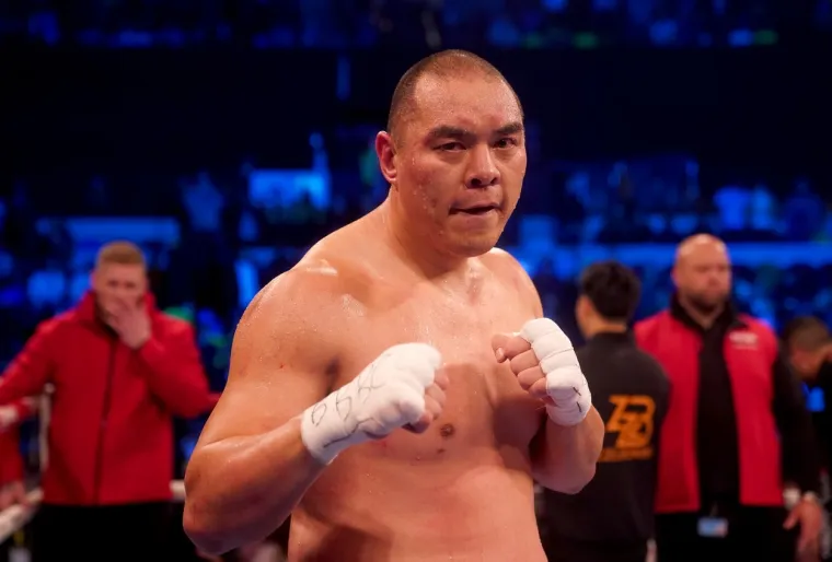 Izgubio je od Hrgovića, a sada je priredio iznenađenje: Zhang prekidom savladao Joycea i došao do pojasa privremenog WBO svjetskog prvaka
