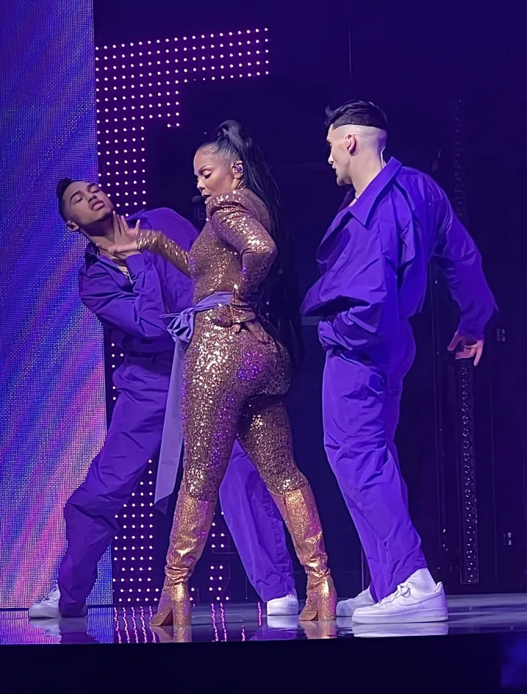 Janet Jackson na turneji nakon četiri godine izbivanja: Otplesala poznate koreografije u kostimima koji podsjećaju na njezin izgled tijekom karijere