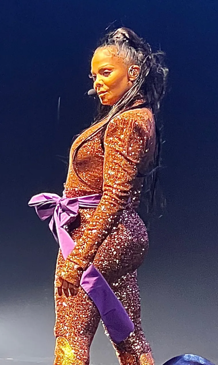 Janet Jackson na turneji nakon četiri godine izbivanja: Otplesala poznate koreografije u kostimima koji podsjećaju na njezin izgled tijekom karijere