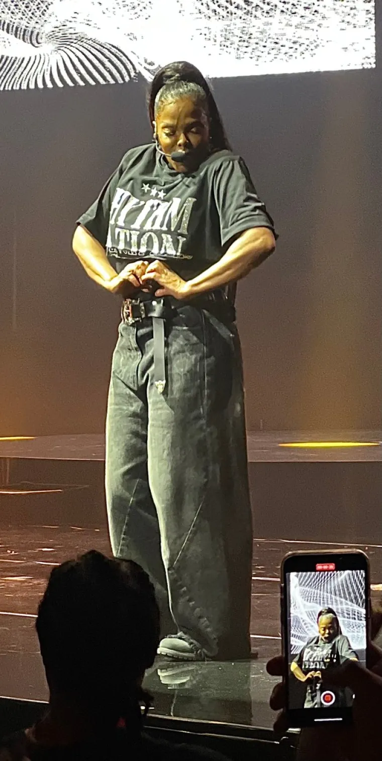 Janet Jackson na turneji nakon četiri godine izbivanja: Otplesala poznate koreografije u kostimima koji podsjećaju na njezin izgled tijekom karijere