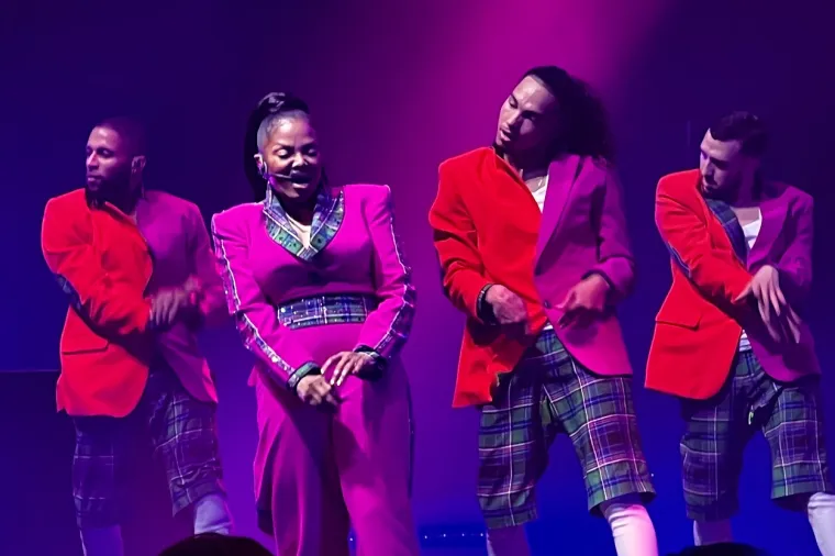 Janet Jackson na turneji nakon četiri godine izbivanja: Otplesala poznate koreografije u kostimima koji podsjećaju na njezin izgled tijekom karijere