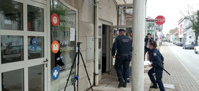 S kapuljačom na glavi M.K. (20) priveden na ispitivanje u Slavonskom Brodu: Na smrt pretukao prijatelja