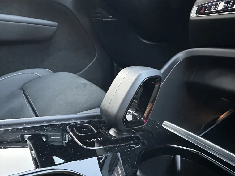 Ručica mjenjača je zanimljivog oblika