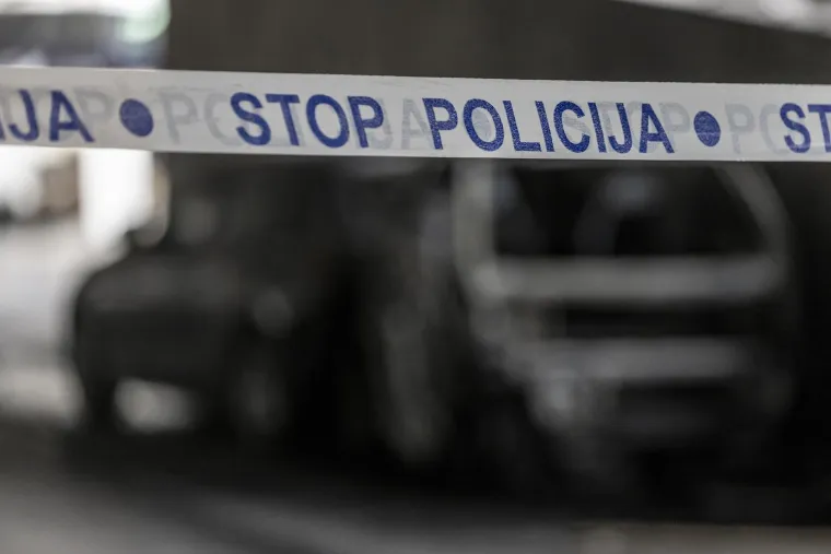 Potpuno izgorio Smart, oštećena još četiri vozila: Pogledajte fotografije, ovo izgleda strašno!