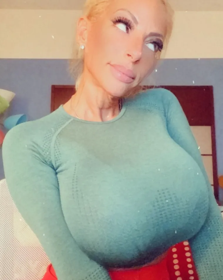 “Vrijeme je najvrjednija imovina. Život je tako kratak pa vas molim da ne gubite moje vrijeme. To mi je najveća ljutnja, uvijek govorim ljudima da jednostavno ne trate vrijeme koje imaju. Život je kratak i trebamo živjeti svaki trenutak&quot;, rekla je.