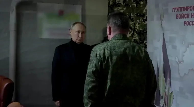 FOTO Rusi objavili prve snimke Putina iz Ukrajine. Posjetio Herson i Luhansk, donio i ikonu