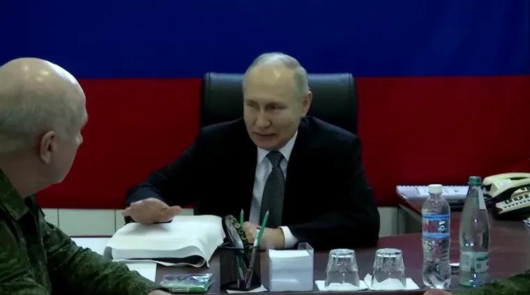 FOTO Rusi objavili prve snimke Putina iz Ukrajine. Posjetio Herson i Luhansk, donio i ikonu