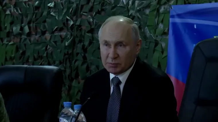 FOTO Rusi objavili prve snimke Putina iz Ukrajine. Posjetio Herson i Luhansk, donio i ikonu