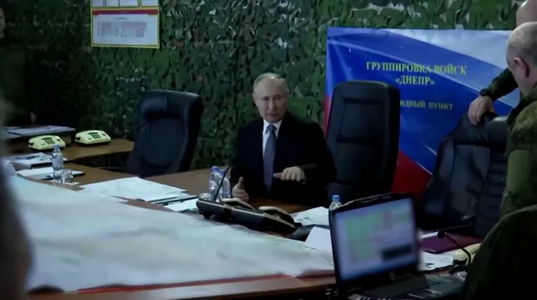 FOTO Rusi objavili prve snimke Putina iz Ukrajine. Posjetio Herson i Luhansk, donio i ikonu