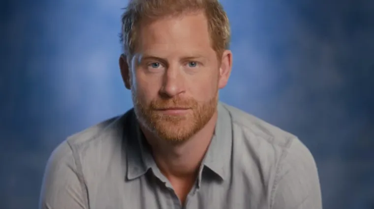 Tvrdio je da ga je William tijekom jedne od svađa u Nottingham Cottageu, u dvorištu Kensingtonske palače, srušio na tlo, ali i razbio zdjelu od njegova od psa. Naveo je i da je imao vidljive ozljede na leđima.